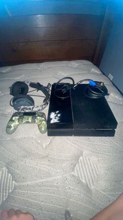 Ps 4 with a controller and a head set with the power cable and hdmi cable