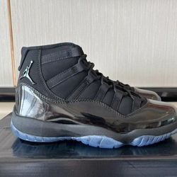 Brand new jordan 11 cap and gown

Size 10