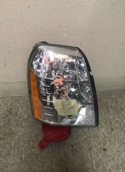 Escalade 2007-13 Rh headlight
