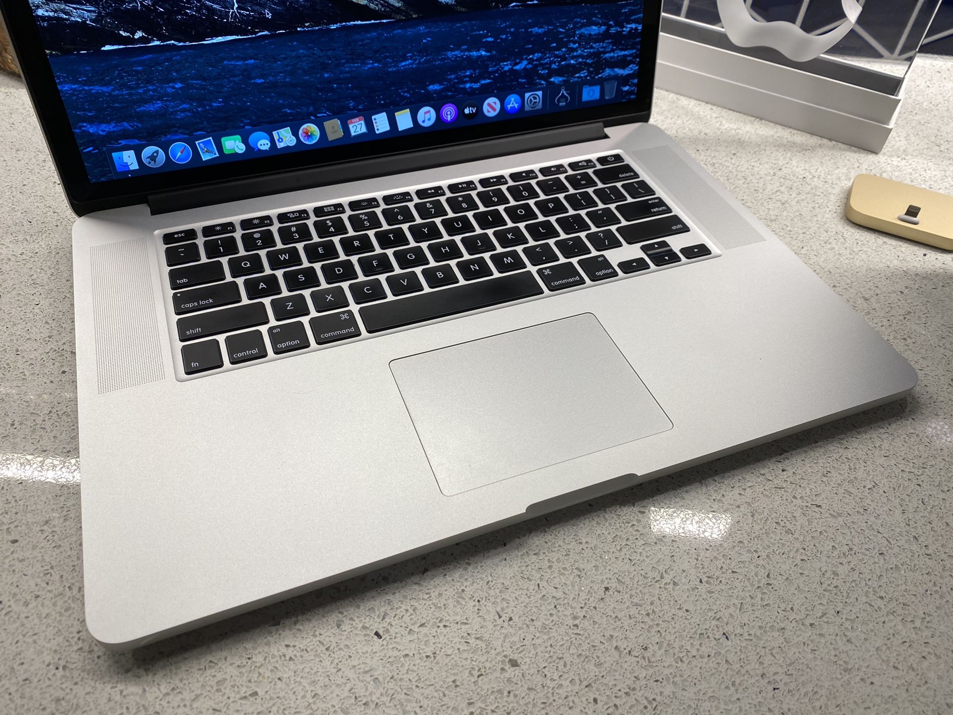 Mid 2014 15” MacBook Pro 2.5GHz i7 16GB Ram 512SSD! Mint condition