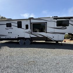 2022 Grand Design Solitude 346FLS-R Fifth Wheel