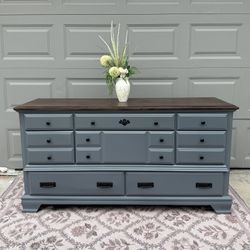 8 Drawer Dresser In Gray 