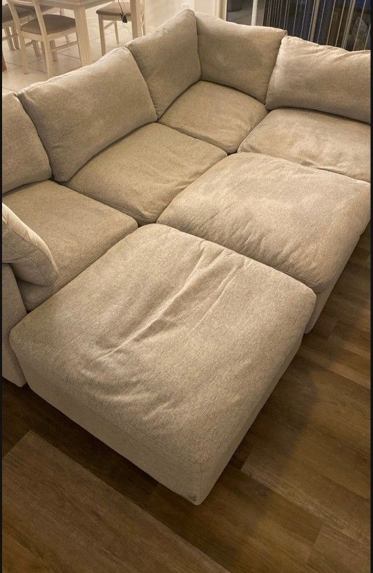 Sectional Sofa. (6 Individual Pieces)