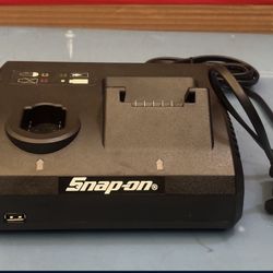 Snap-on Tools 14.4 V and 18 V Dual Bay Charger