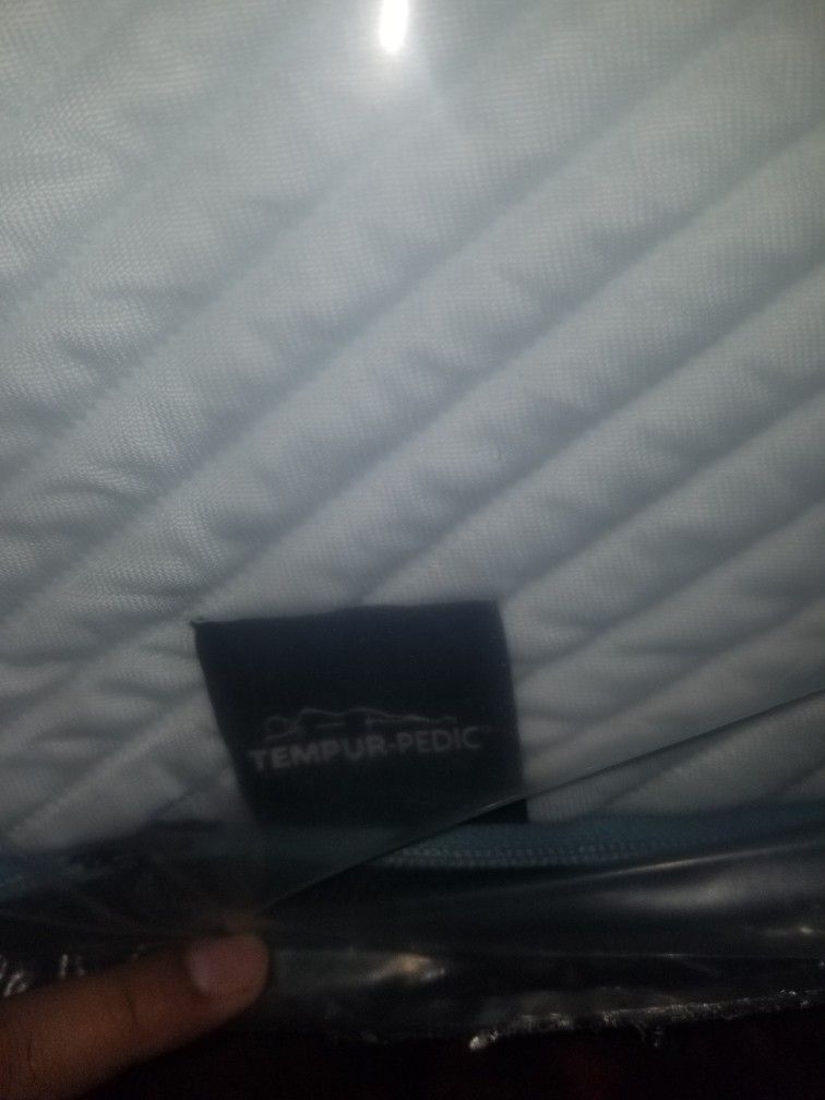 NEW NEVER USED Pro Tempur-pedic Hybrid Full Size