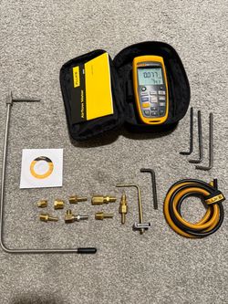 Fluke 922 Airflow Meter/Micromanometer pressure With Full Kit Of Attachments