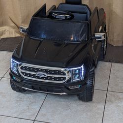 Huffy Ford F-150 Platinum 6V Ride-On