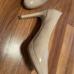 Women’s Beige Patent Leather Size 8.5