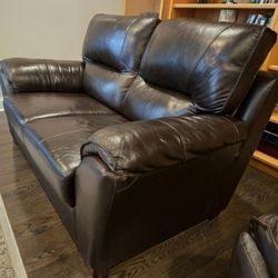 LEATHER LOVESEAT SOFA ABBYSON LIVING LIKE NEW 

