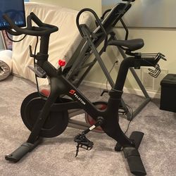Peloton Bike (2021) – Great Condition, Works Perfectly