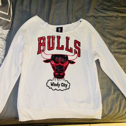 Bulls off Shoulder light Sweatshirt size M $5