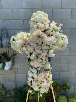 Funeral  Arangment  Cross 