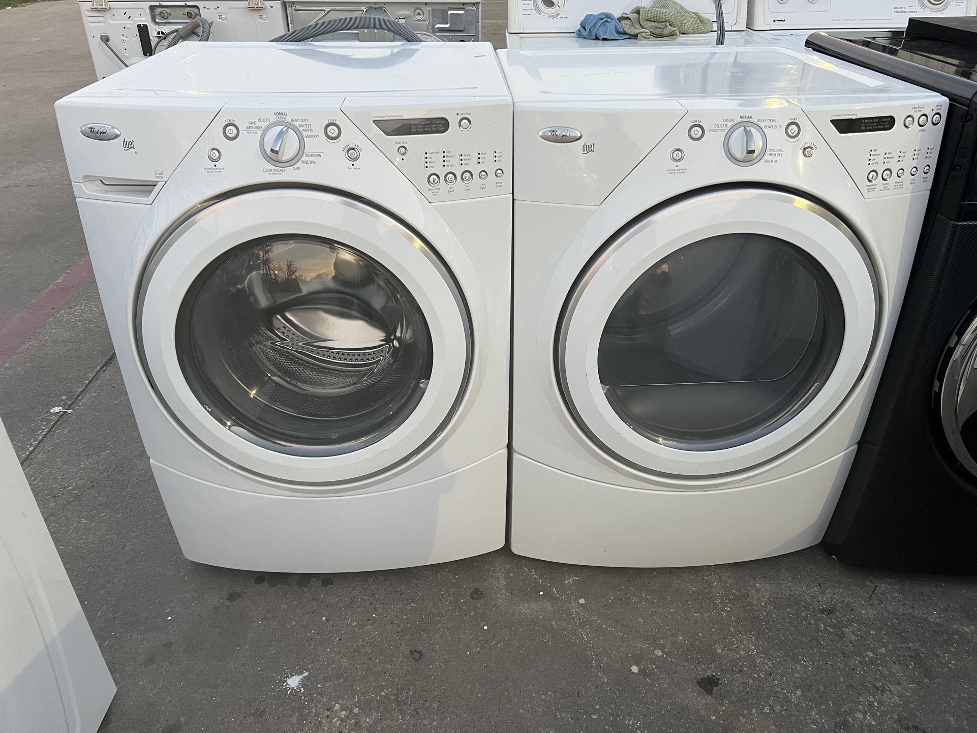 Whirlpool Washer And Whirpool Eléctric Dryer