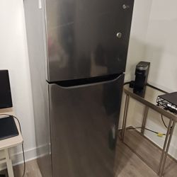 Like New Refrigerator 