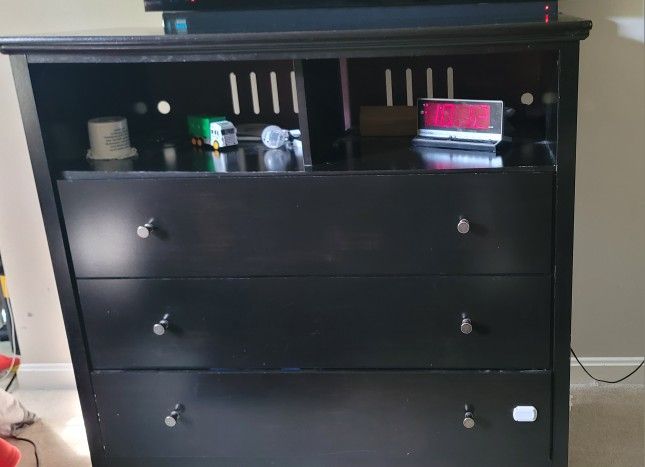 3-Drawer Dresser/TV Dresser