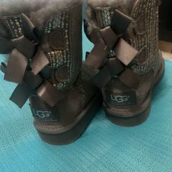 Toddler size 6 UGGs 