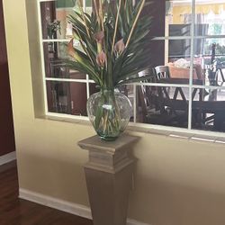 2 Decorative Pedestals With Flowers And Vases