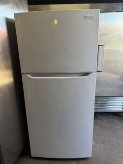 Nearly New Frigidaire 18.3cuft Top Bottom Fridge