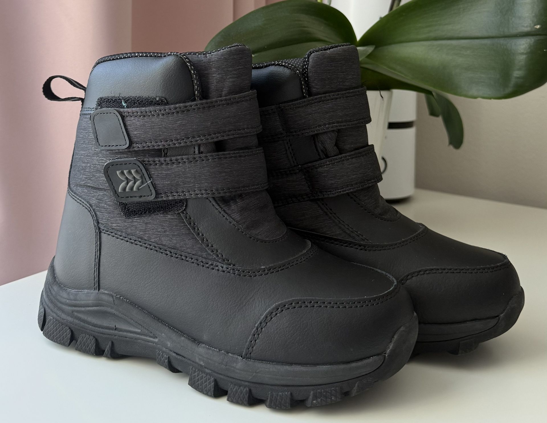 Kids Snow Boots, Size 2, Brand New, All in Motion