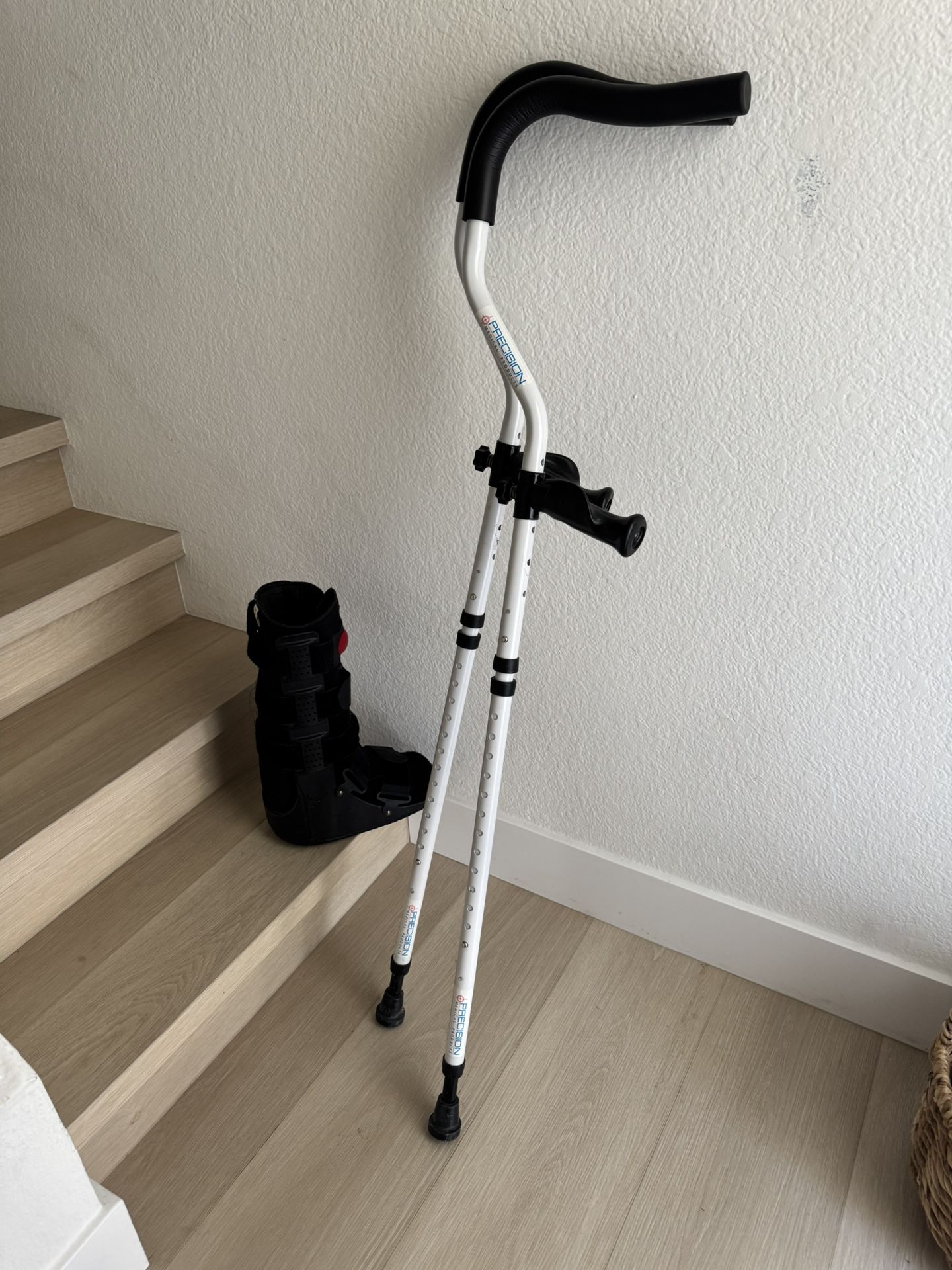 Crutches with Ergonomic Handles