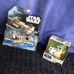 Collectible Star Wars X Wing Fighter And Mandalorian Child 