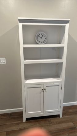 White Wood Bookcase with cabinet