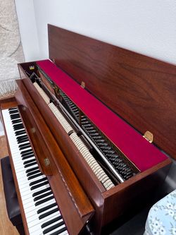 Beautiful upright Samick Piano