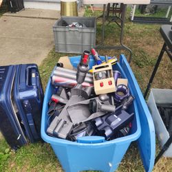 BRAND NEW DYSON batteries And Accessories 