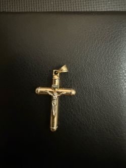 14k gold crucifix