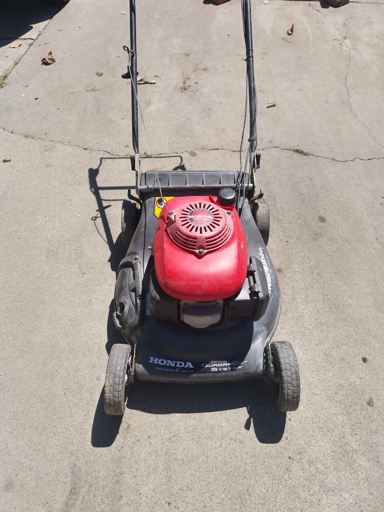 **HONDA**LAWNMOWER/GCV160 EASY START OVERHEAD CAM/ STARTS RIGHT UP