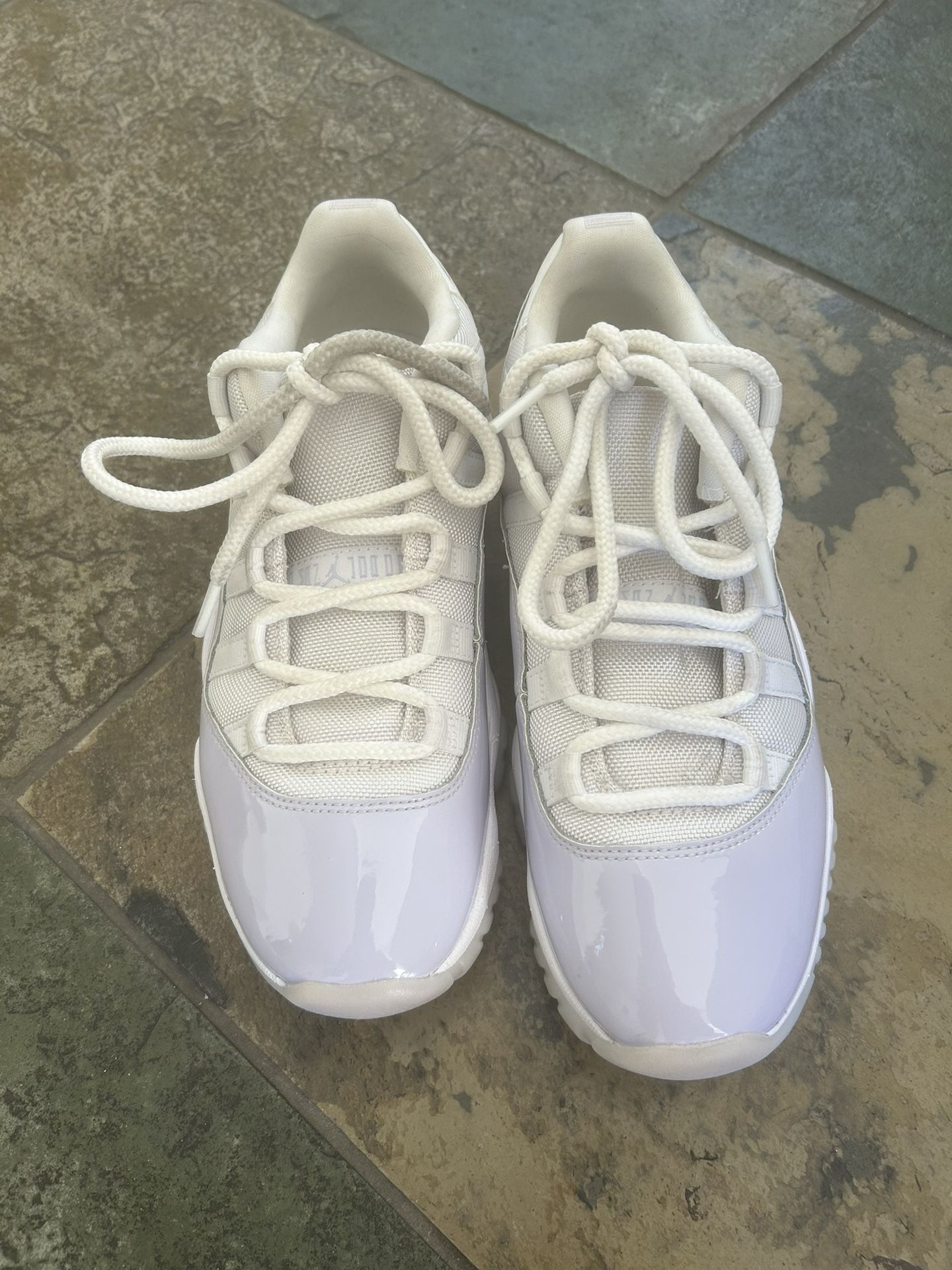 Air Jordan 11 Retro Low Pure Violet Sz 9 - Excellent condition