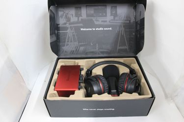 Focusrite Scarlett Solo Studio (4th Gen) USB Audio Interface Bundle