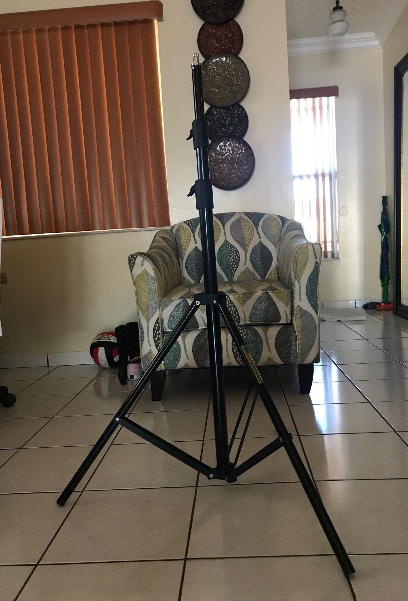 Light stand for photography, videography, etc.