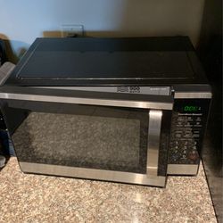 BRAND NEW! Microwave 900-Watt