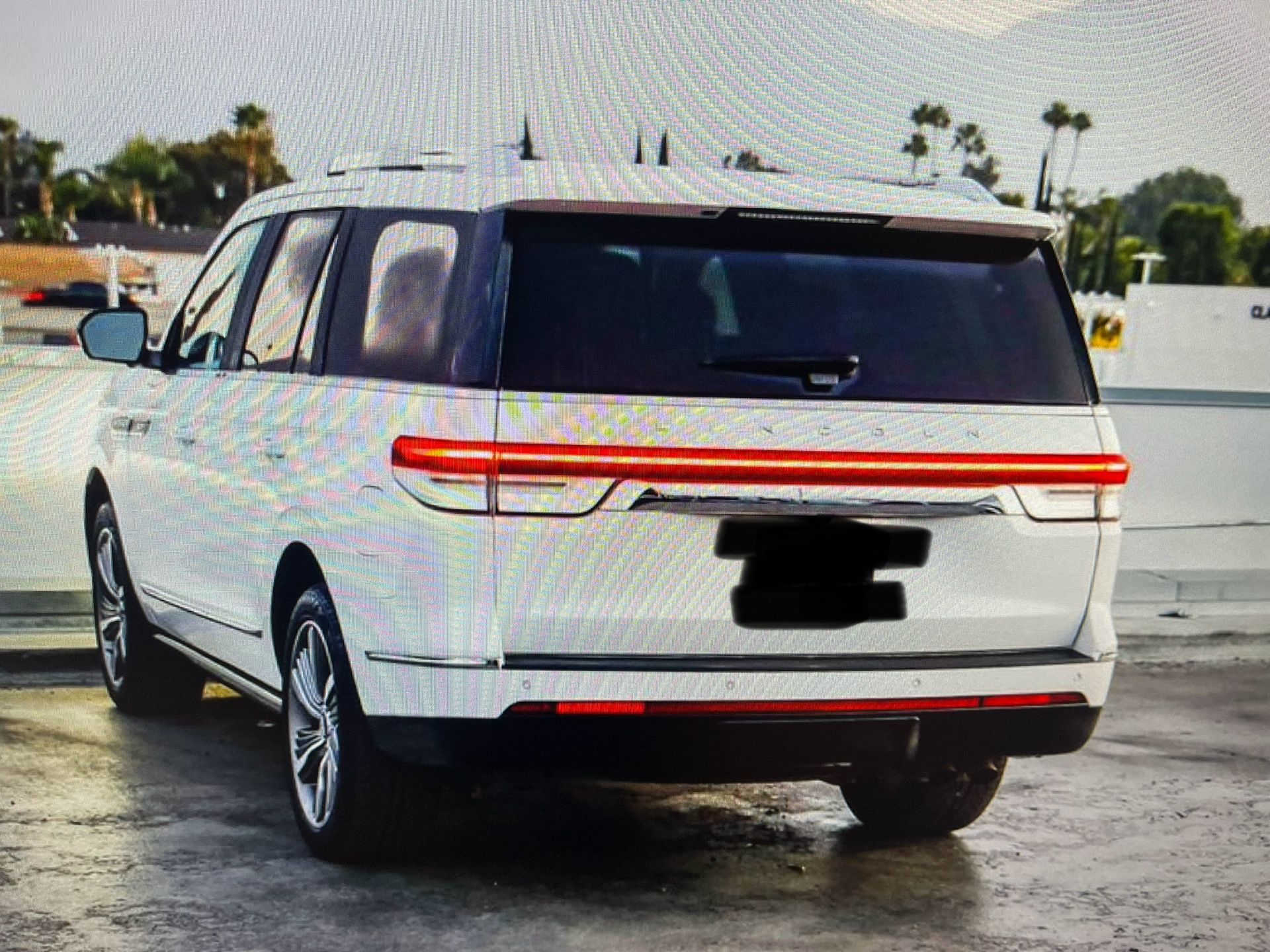 Lincoln Navigator 2022 Center Tail Light