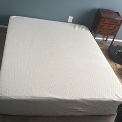 Multiple furniture items FREE * PENDING PICK UP*