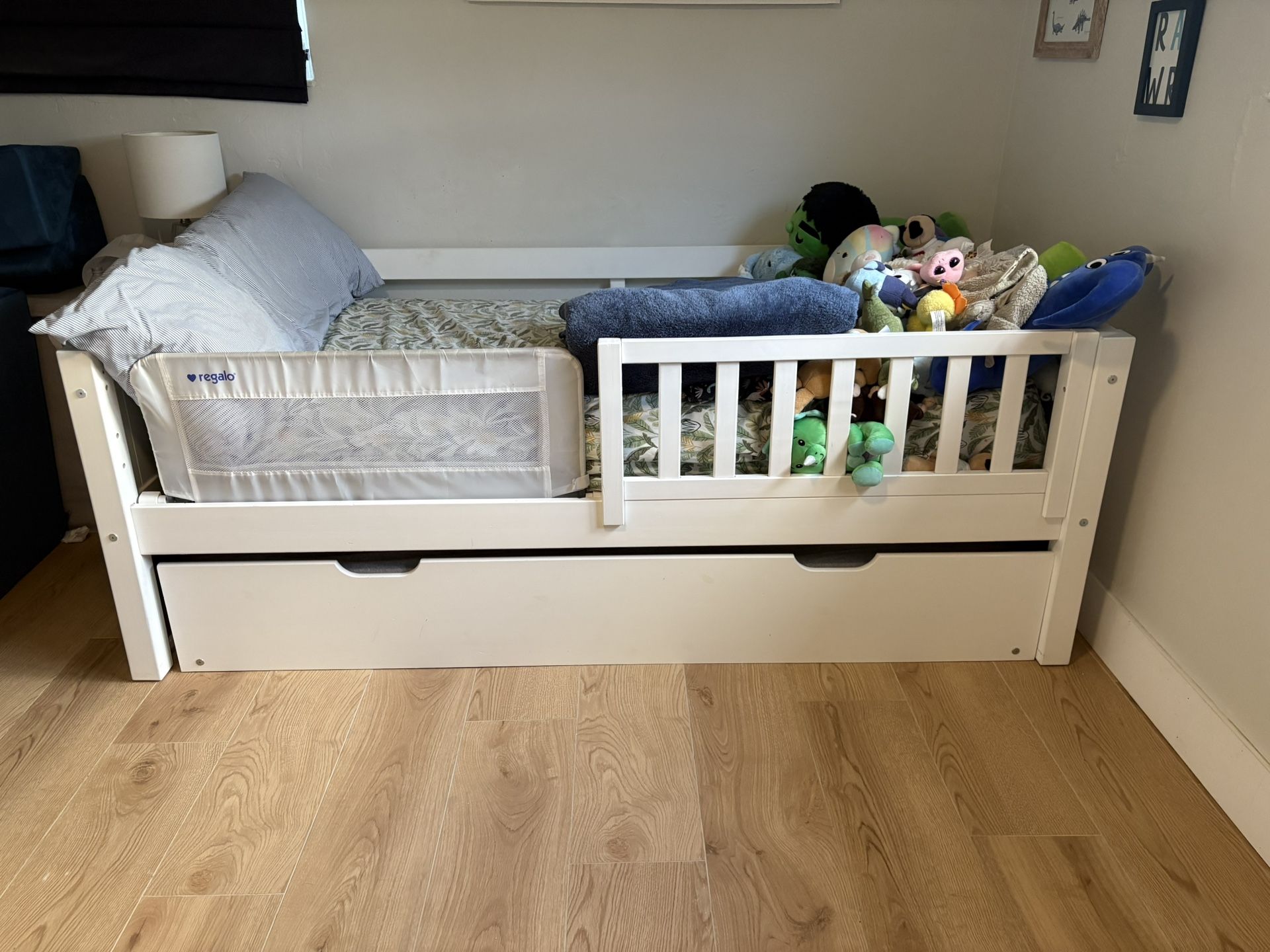 Twin Bed With Twin Trundle 