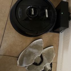 Shark Robot Vaccum Mop