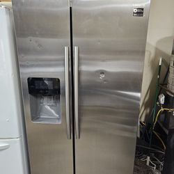 SAMSUNG STAINLESS STEEL REFRIGERATOR GOOD CONDITION DELIVERY AVAILABLE FOR EXTRA FEE 