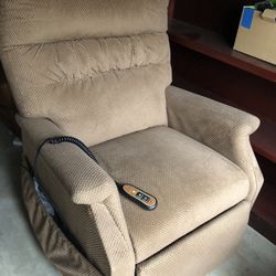 Electric Lift Recliner. Will Deliver If Local