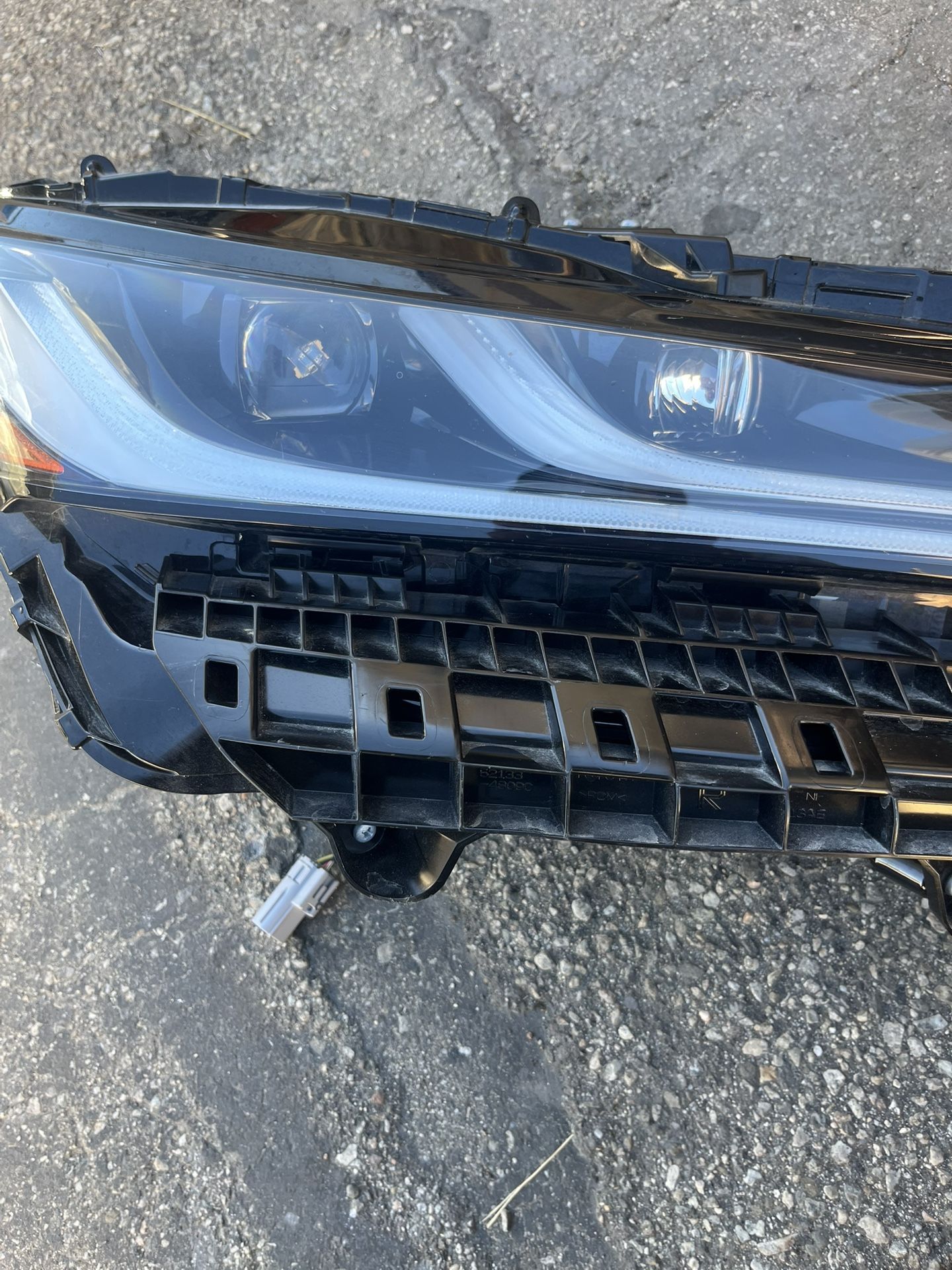 2021-24 TOYOTA VENZA Right Headlight