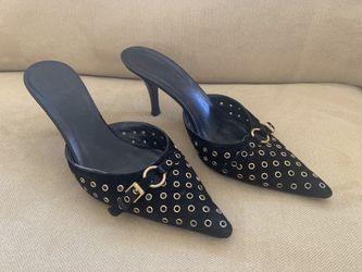 Gucci Shoes in black suede with gold buckle and rivets size 39 purchased in Europe