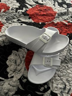 Slides / Sandals 