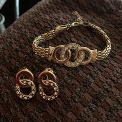Cute New Bracelet w/Matching Earrings