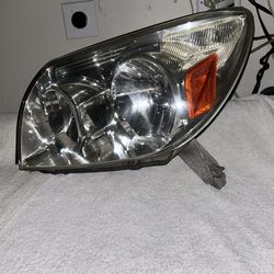 Left front light for a Toyota forerunner 2003 SR5