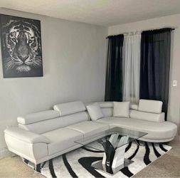 White Sectional / Curved Chaise - Seccional Blanco