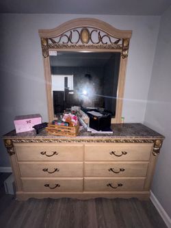 Queen size bedroom set