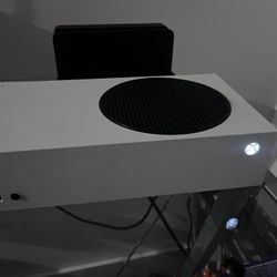 Xbox Series S With Controller