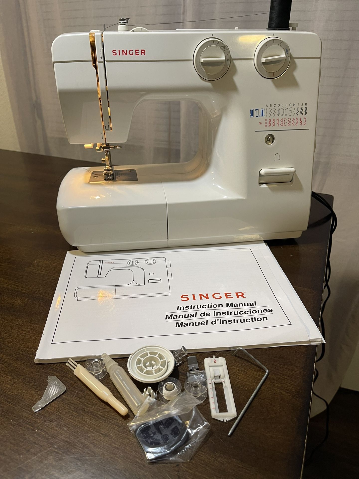 Singer Model 1120 Sewing Machine 40 Stitch Functions