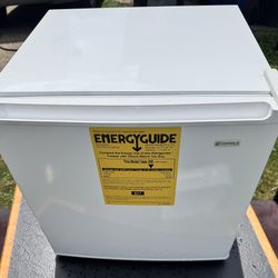 Kenmore 1.7 cu-ft MINI Refrigerator WORKS GREAT 